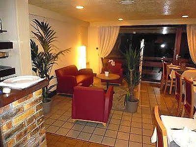 Hostellerie Des Enclos Guimiliau Εξωτερικό φωτογραφία